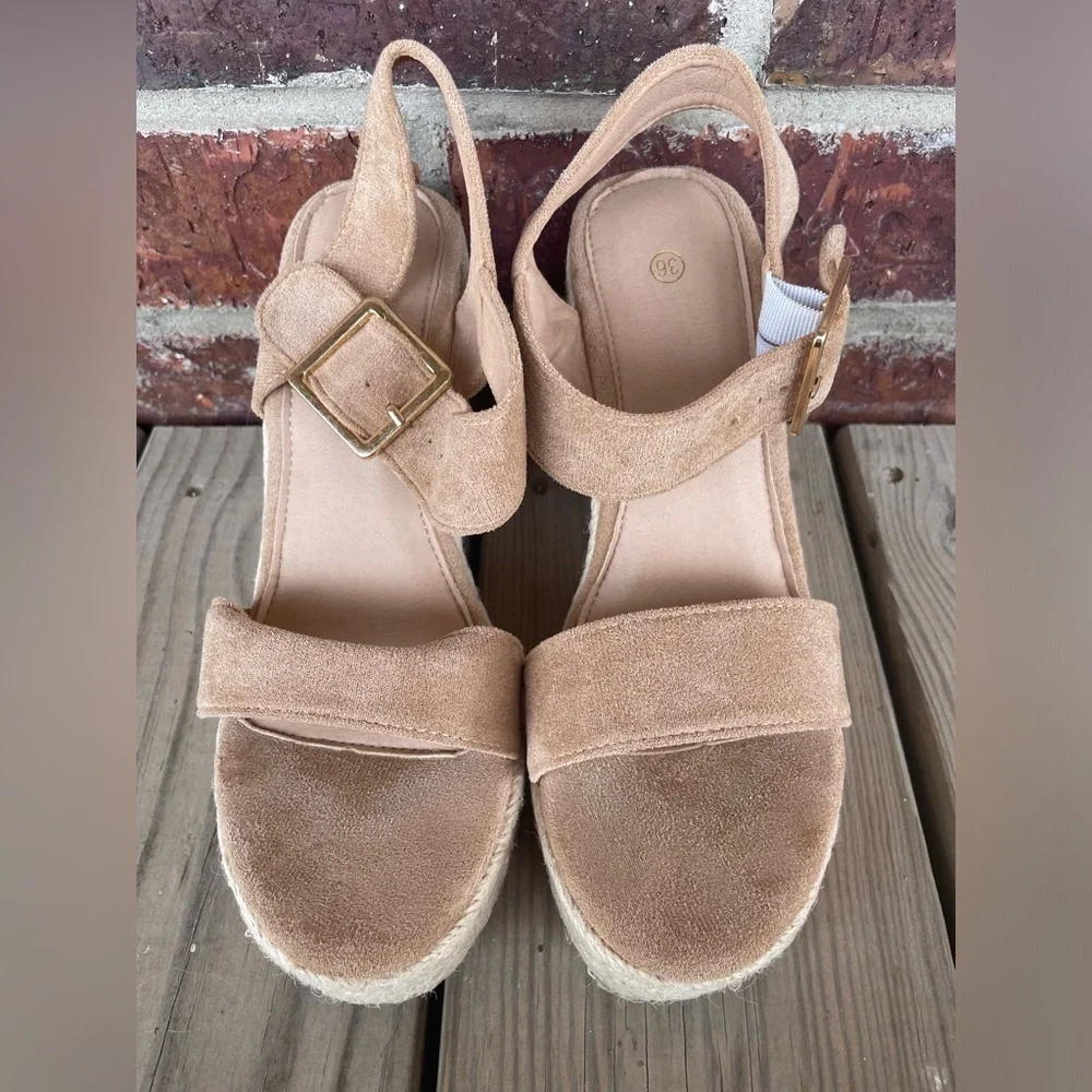 Women’s Camel Color Ankle Strap Platform Wedge Sandals Size EU 36 US 5.5